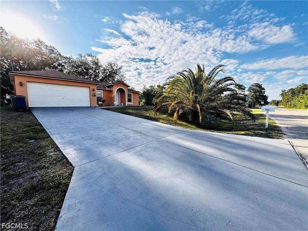 723 Roosevelt Ave., Lehigh Acres, FL 33936