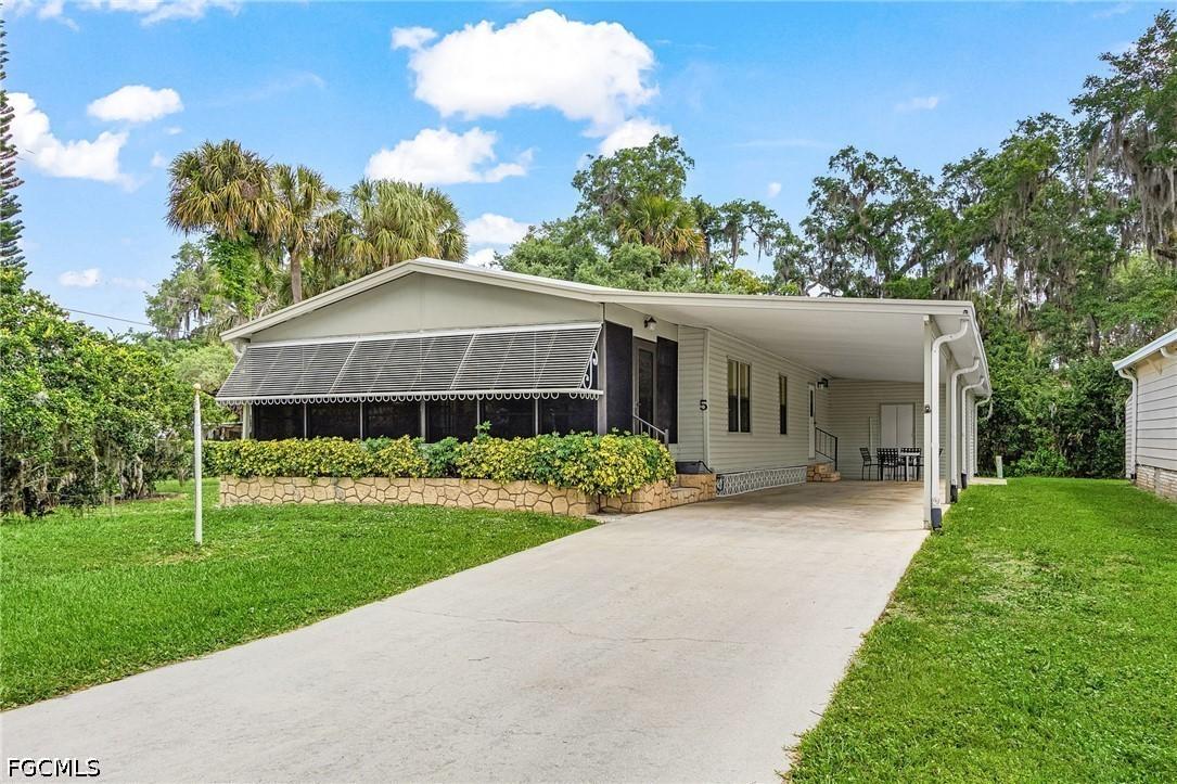 5 Erica St., Alva, FL 33920