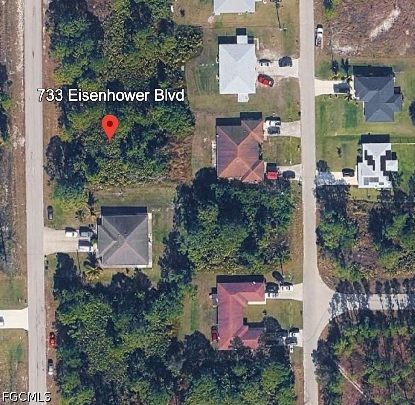 733/735 Eisenhower Blvd., Lehigh Acres, FL 33974
