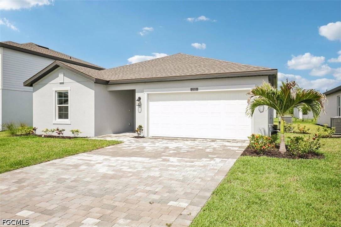 253 Moonlit Lake Tr., Lehigh Acres, FL 33936