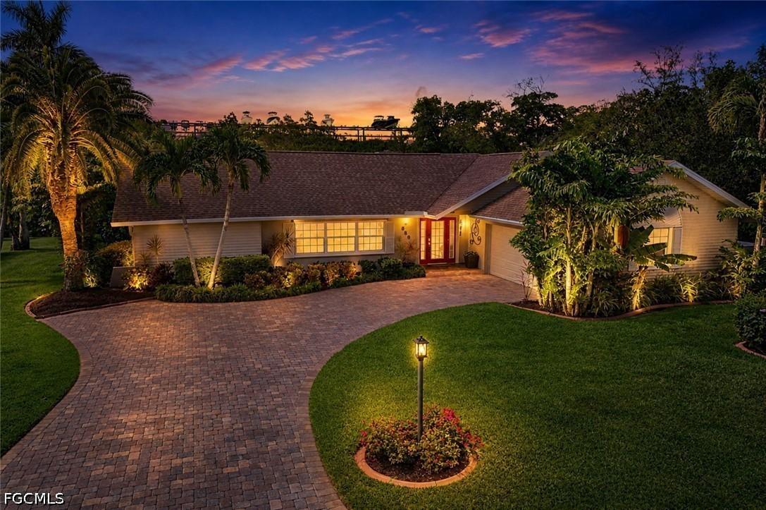 880 Deep Lagoon Ln., Fort Myers, FL 33919