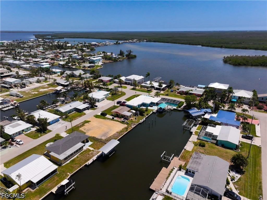 2652 Bridgeview St., Matlacha, FL 33993