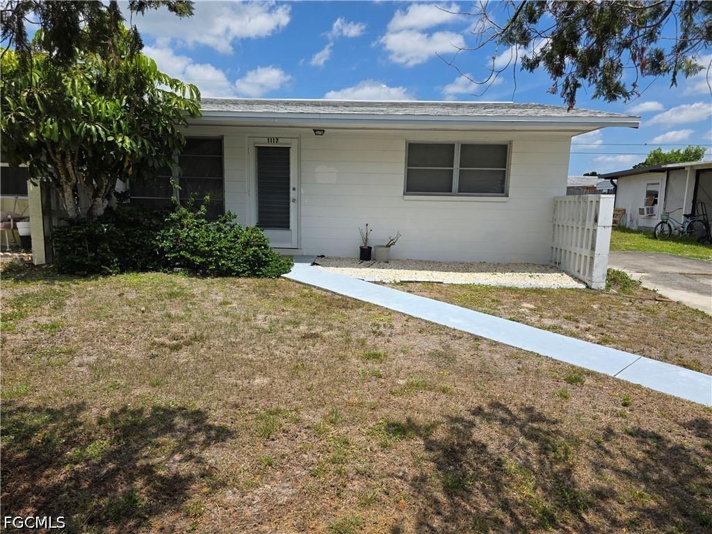 1117 Vineyard St., Lehigh Acres, FL 33936
