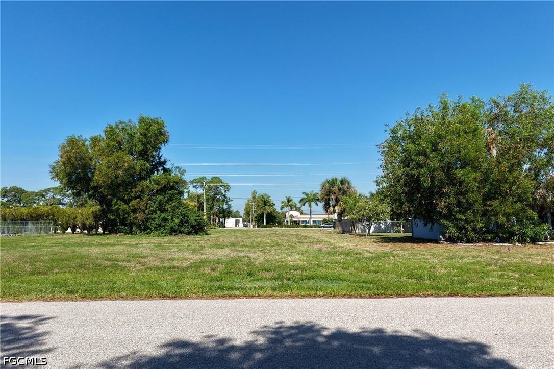 212 SE Santa Barbara Pl., Cape Coral, FL 33990
