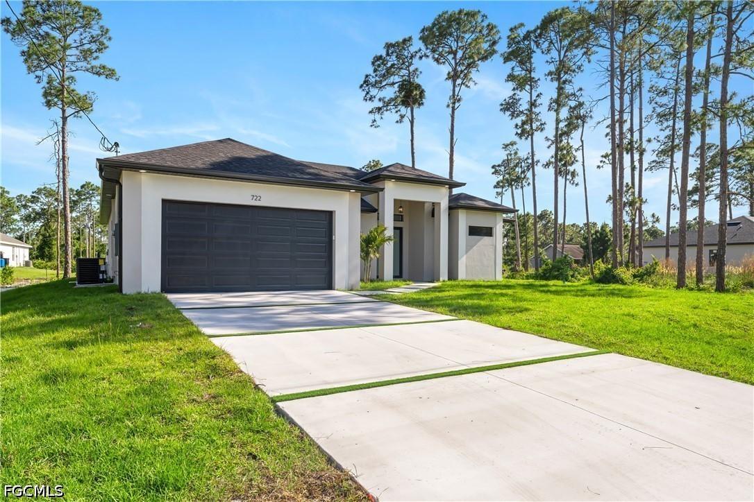 722 Phelps St., Lehigh Acres, FL 33974