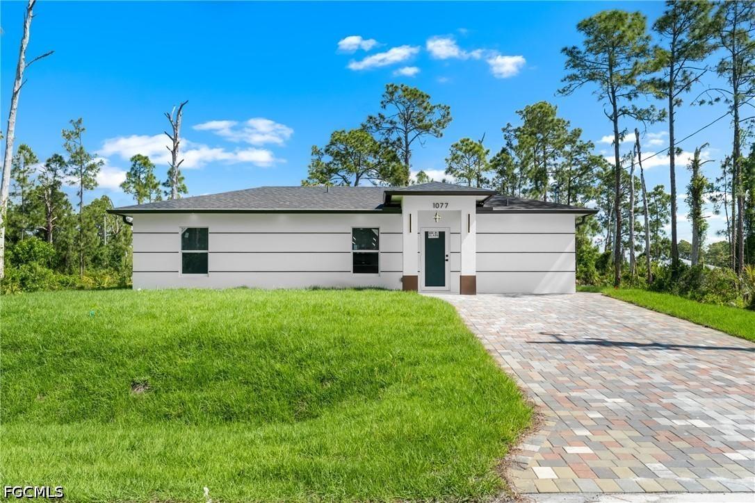 1077 Merry St., Lehigh Acres, FL 33974