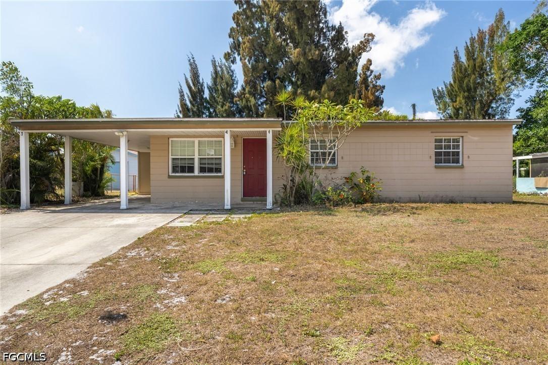 915 Hibiscus Ln., North Fort Myers, FL 33903