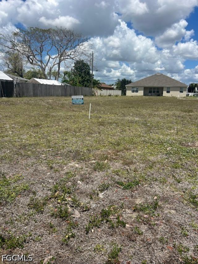 153 Kamal Pkwy., Cape Coral, FL 33904