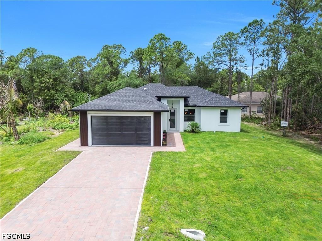 2005 Robert Ave., Alva, FL 33920