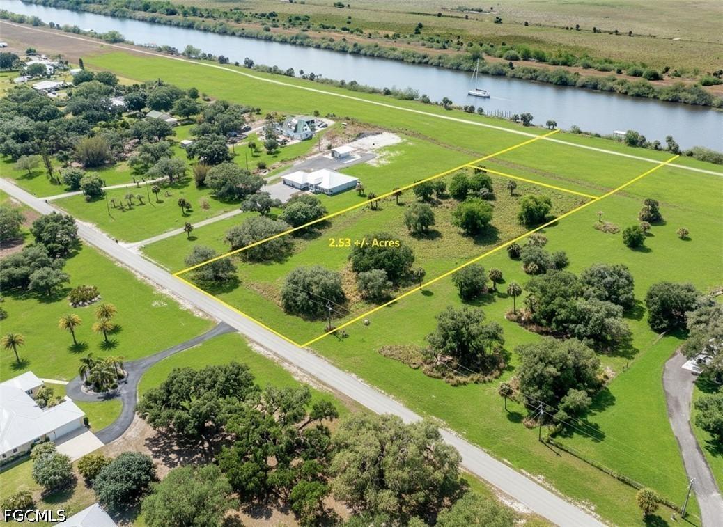 1589 Frontier Cir., Labelle, FL 33935