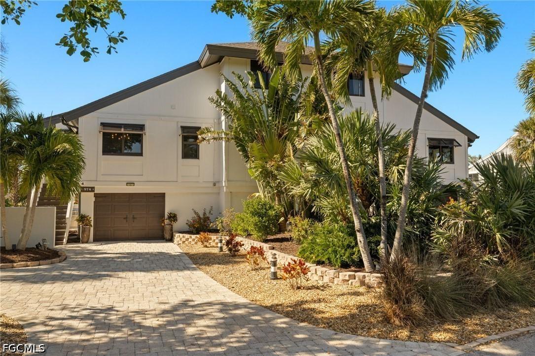 974 Greenwood Ct., Sanibel, FL 33957