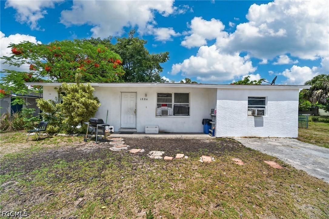 1904 Fountain St., Fort Myers, FL 33916