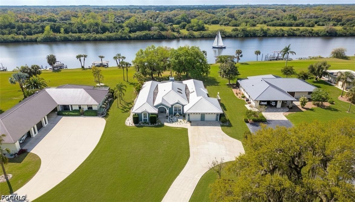 1261 Riverbend Dr., Labelle, FL 33935