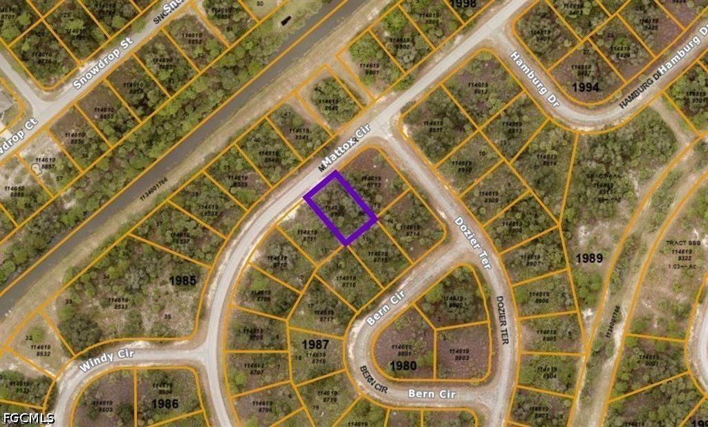 Mattox Cir., North Port, FL 34288