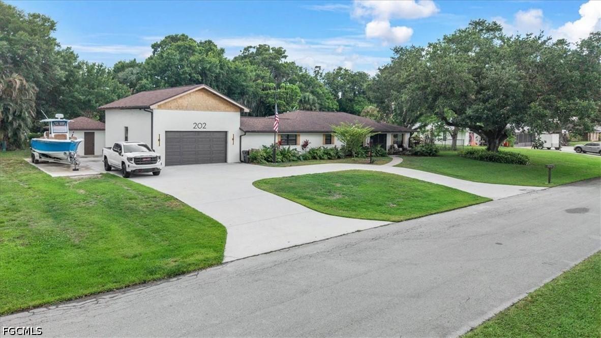 202 Ridgewood Ave., Clewiston, FL 33440