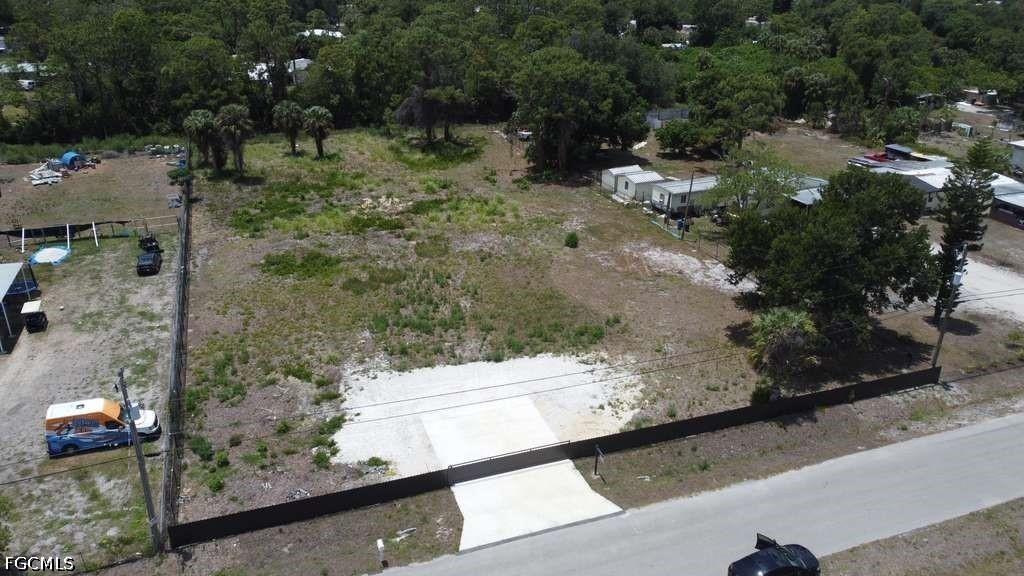8226 Grady Dr., North Fort Myers, FL 33917