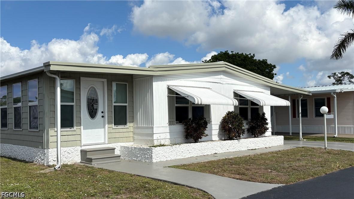 748 Park Ave., North Fort Myers, FL 33917