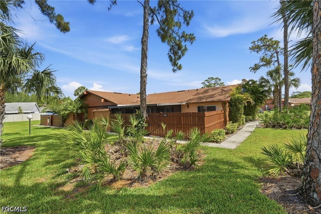 5563 Foxlake Dr., North Fort Myers, FL 33917
