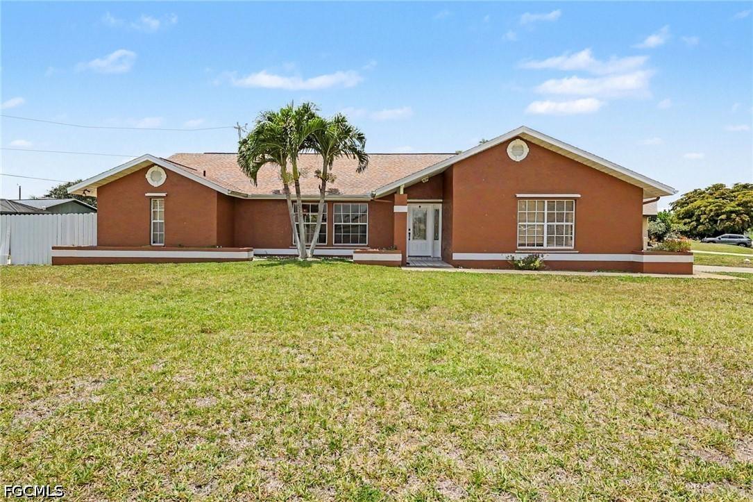 628 SE 21st Ln., Cape Coral, FL 33990