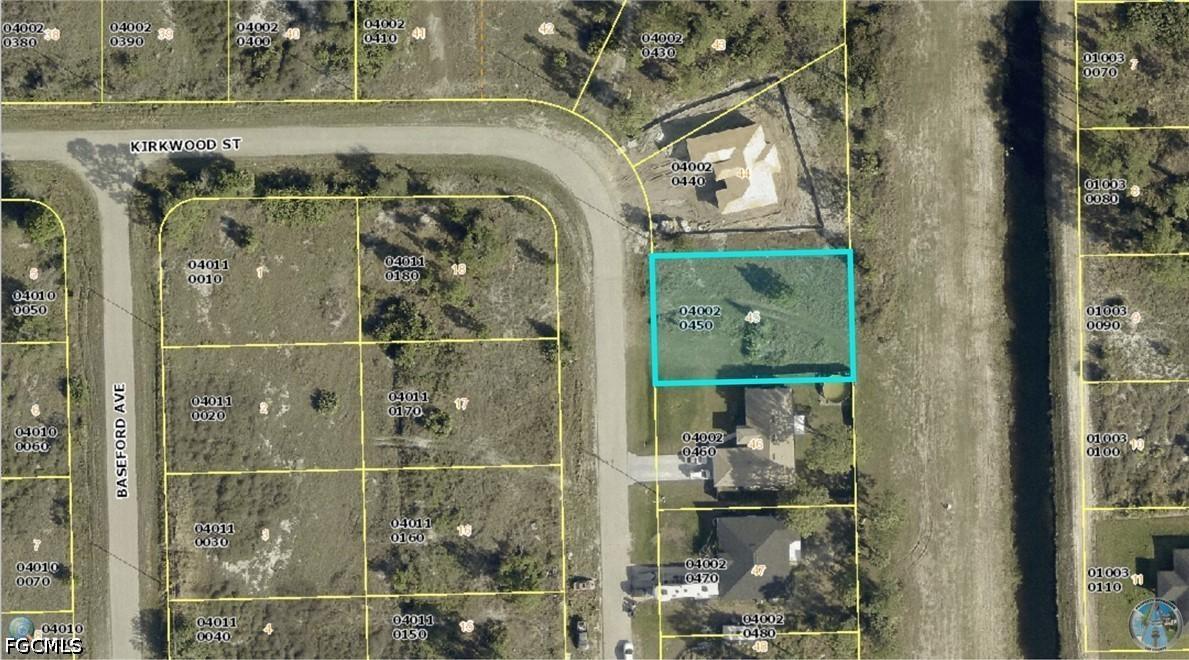 1049 Kirkwood St., Lehigh Acres, FL 33974