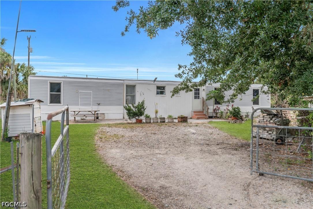 8106 Penny Dr., North Fort Myers, FL 33917