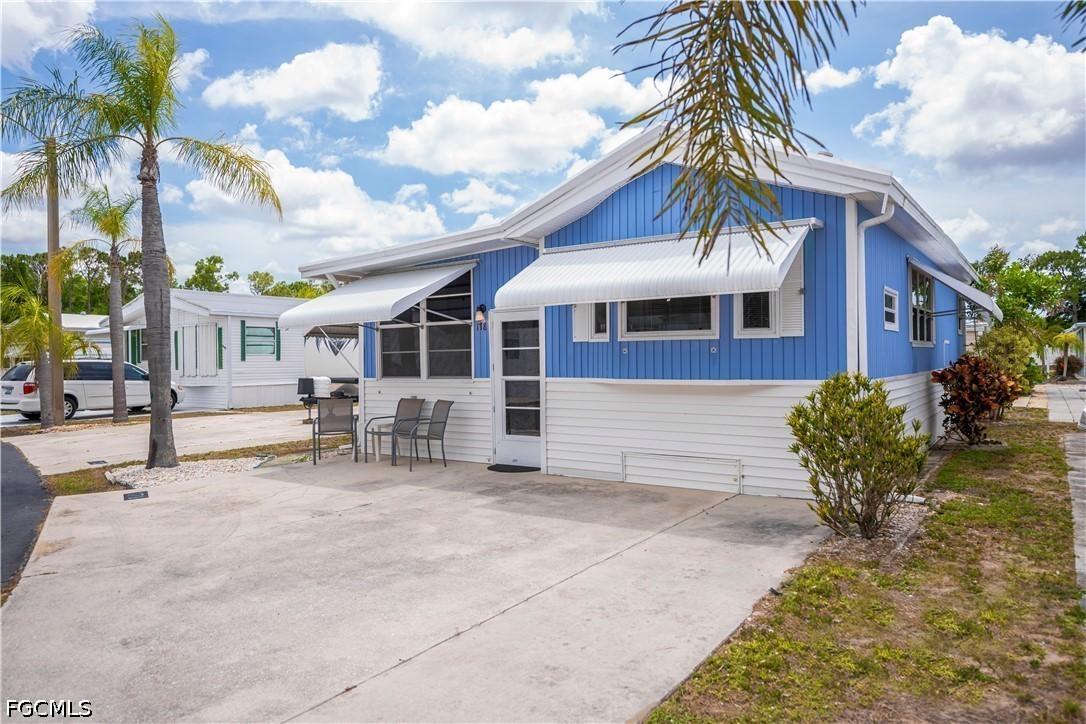178 Caravan Cir., North Fort Myers, FL 33903