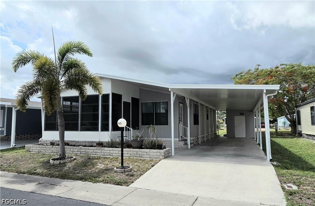 465 Dawn Dr., North Fort Myers, FL 33903