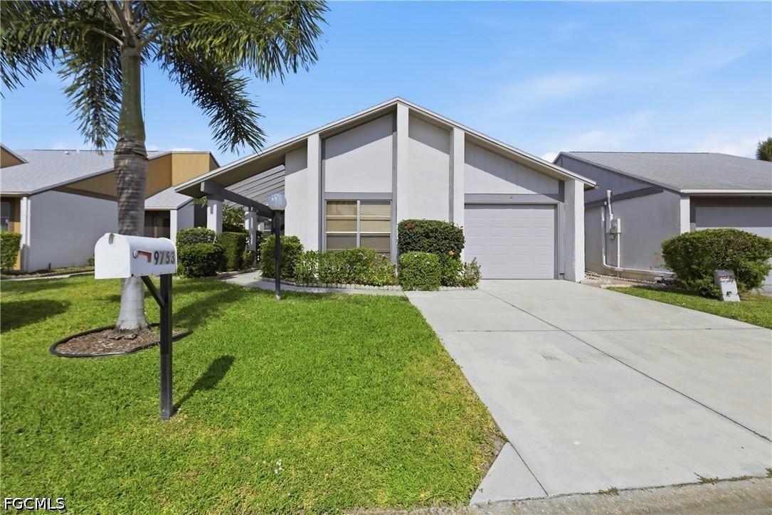 9753 Maplecrest Cir., Lehigh Acres, FL 33936