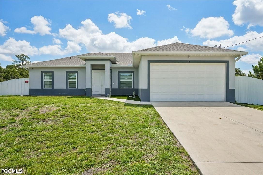 910 Richmond Ave., Lehigh Acres, FL 33972