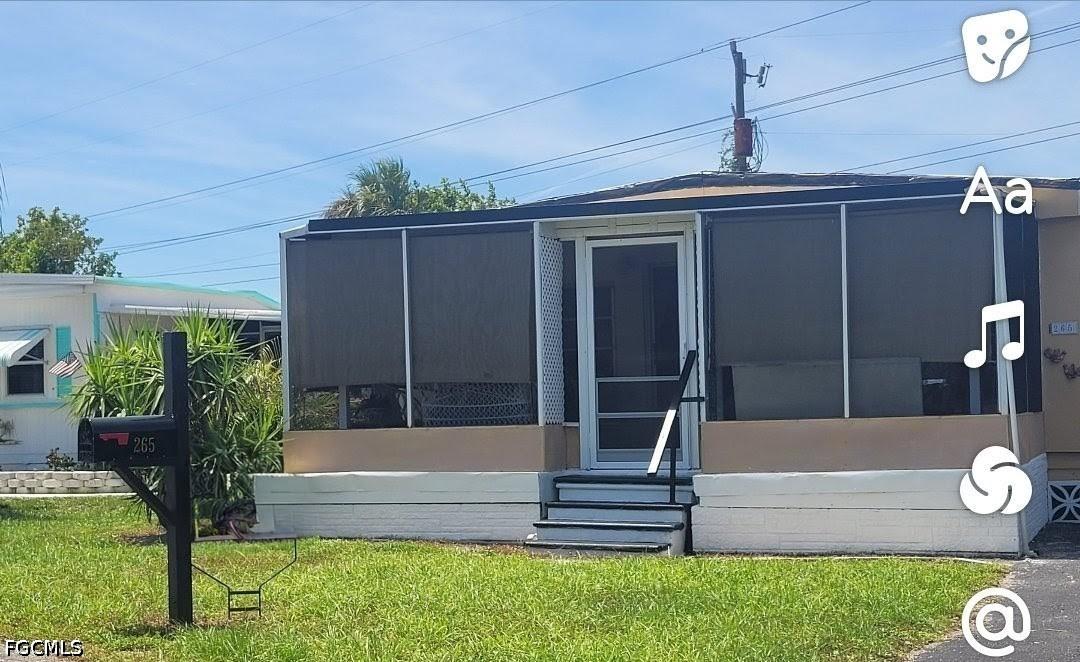 265 Fireball Ln., North Fort Myers, FL 33917