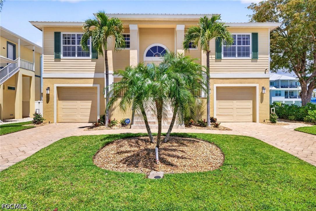 243 Driftwood Ln., Fort Myers Beach, FL 33931