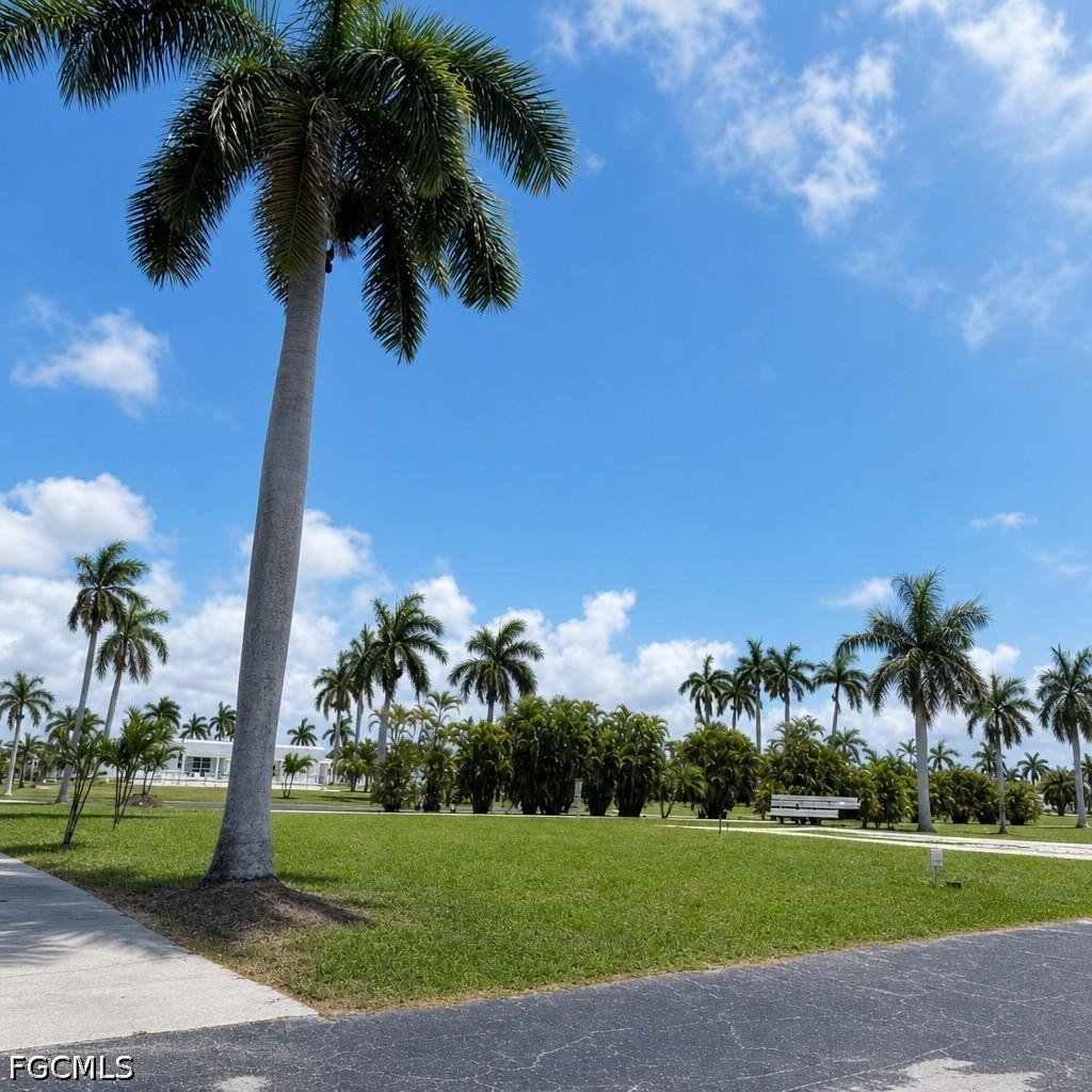 90 Sycamore Ln., Fort Myers, FL 33908