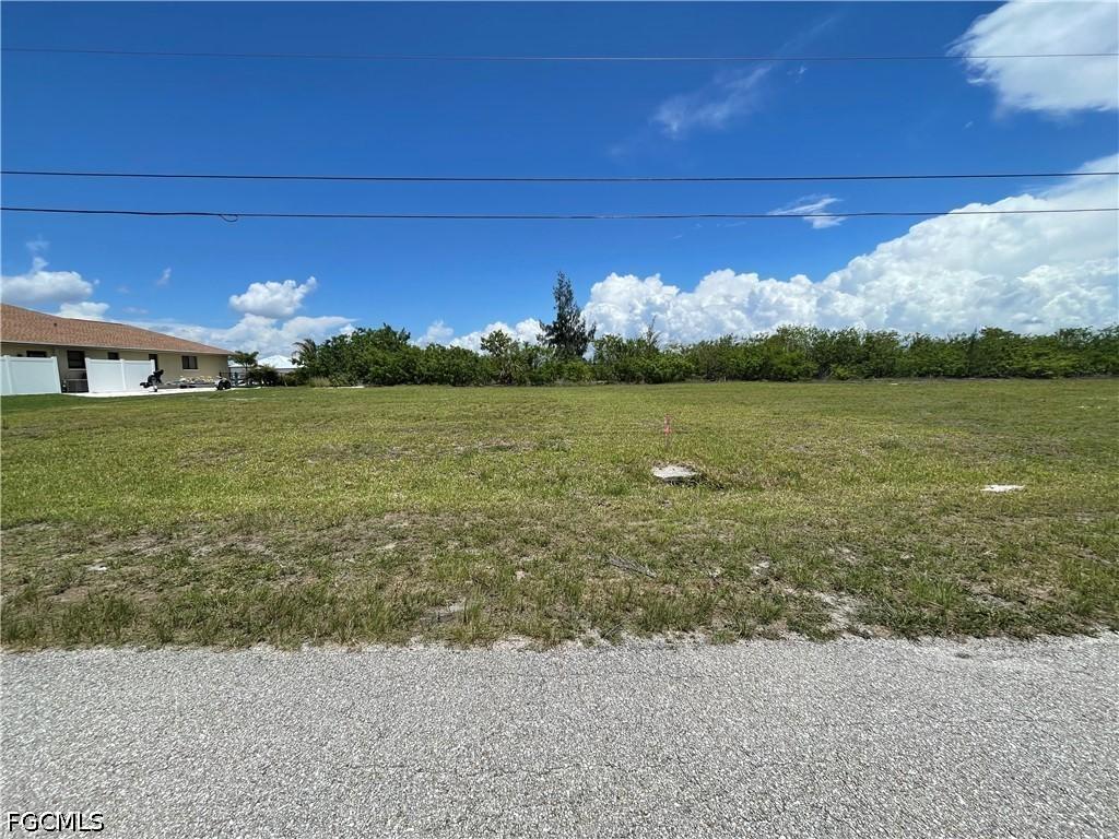 825 NW 33rd Pl., Cape Coral, FL 33993