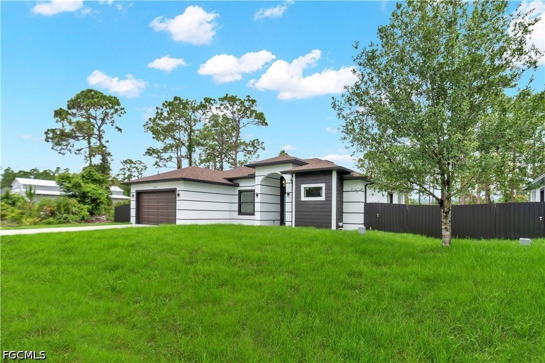 1047 Merry St., Lehigh Acres, FL 33974