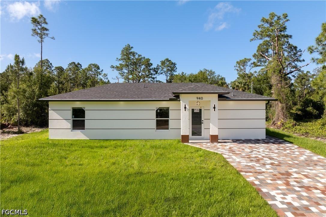 940 Berg St., Lehigh Acres, FL 33974