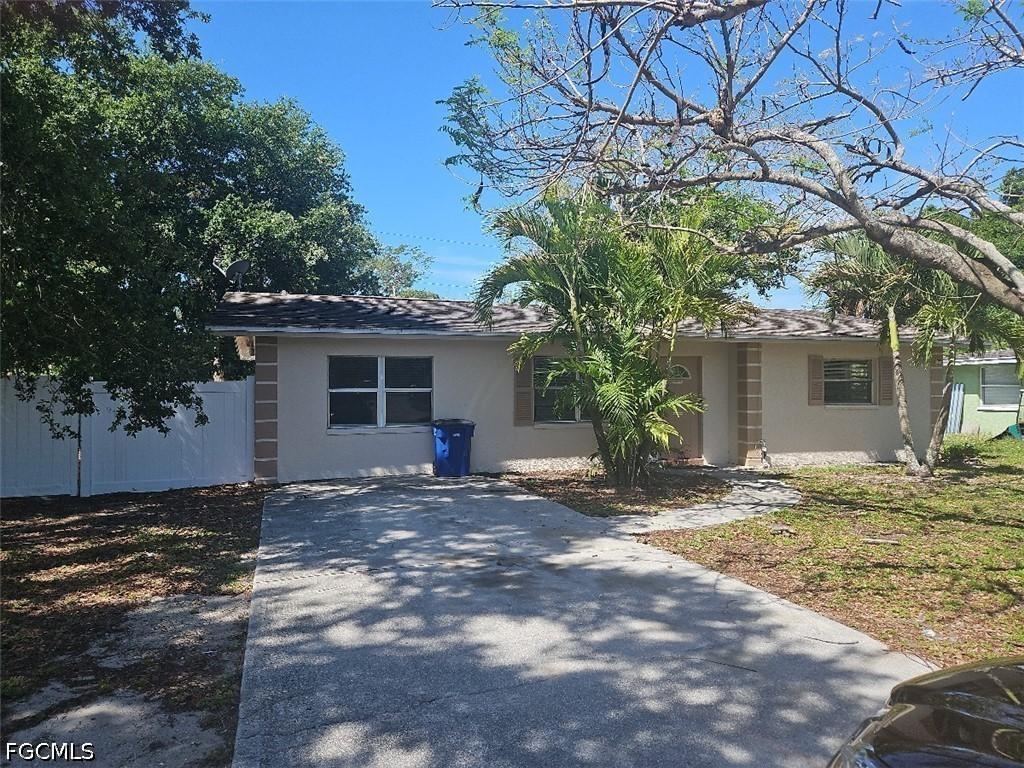 1199 Gramac Dr., North Fort Myers, FL 33917