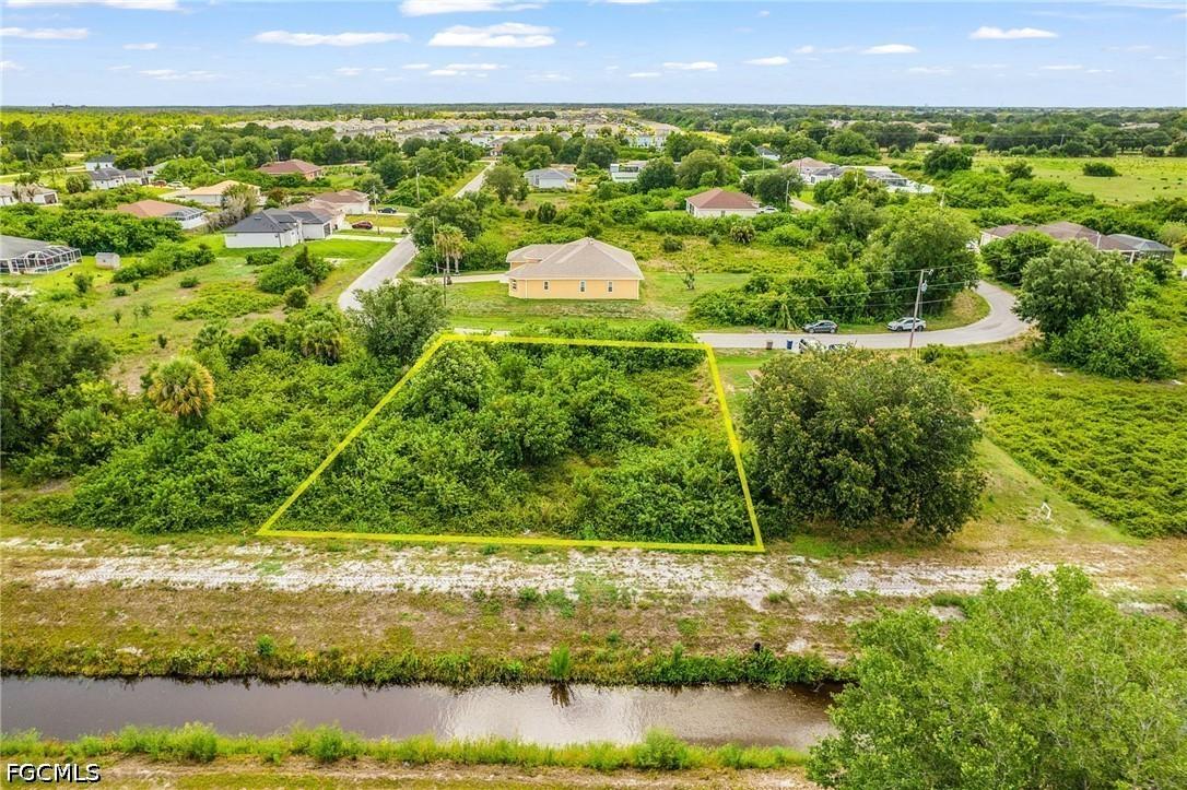559 Theodore Vail St., Lehigh Acres, FL 33974