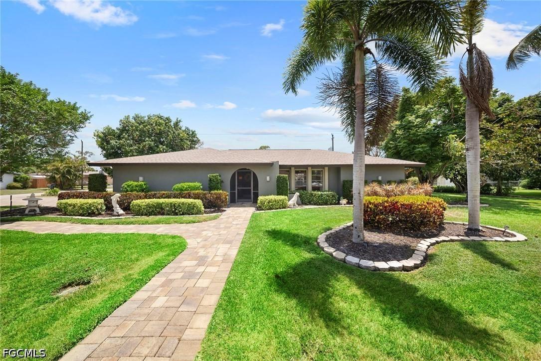 8713 Crest Ln., Fort Myers, FL 33907
