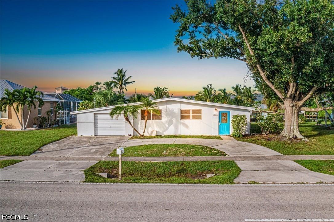 21288 Edgewater Dr., Port Charlotte, FL 33952