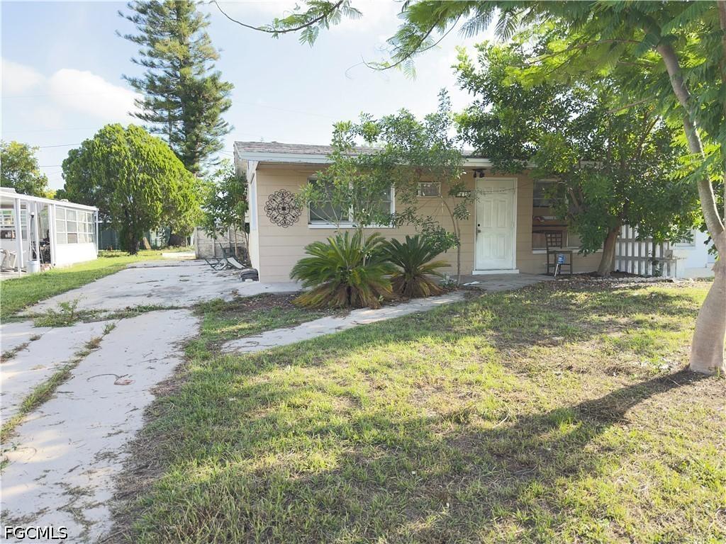 1119 Vineyard Pl., Lehigh Acres, FL 33936