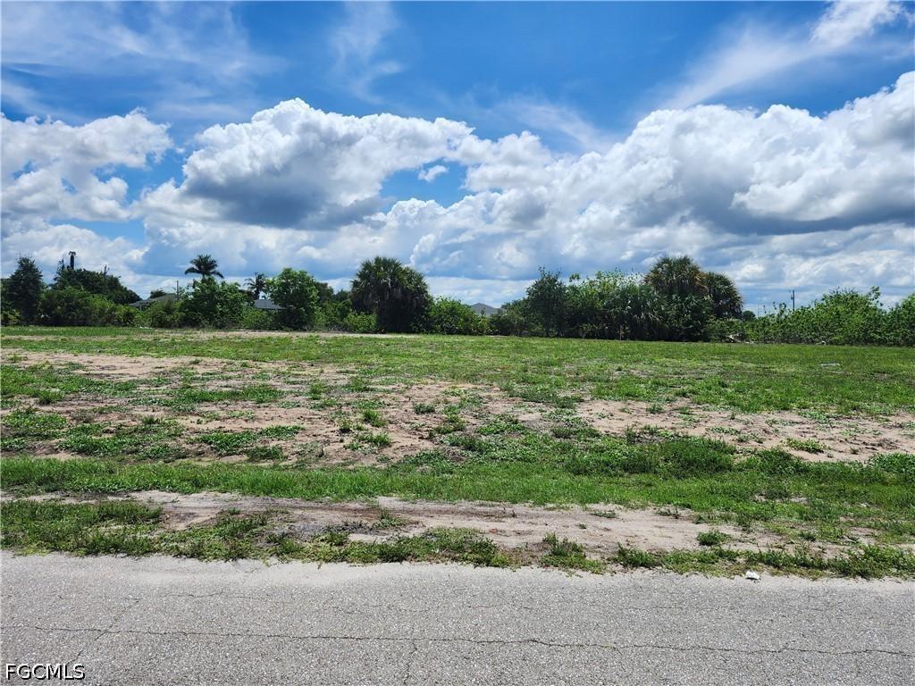 909 NW 12th Pl., Cape Coral, FL 33993