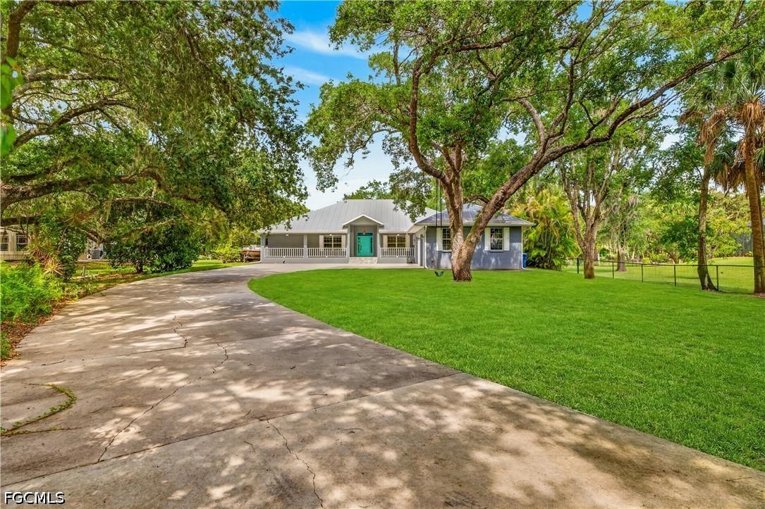 4701 Lone Pine Ct., Fort Myers, FL 33905
