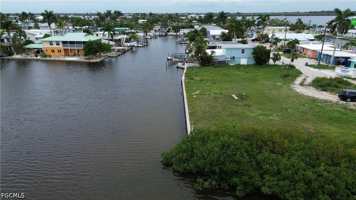 2638 Second St., Matlacha, FL 33993