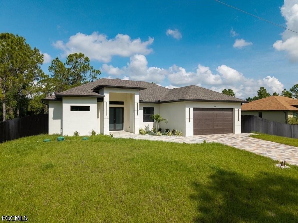 811 Rush Ave., Lehigh Acres, FL 33972