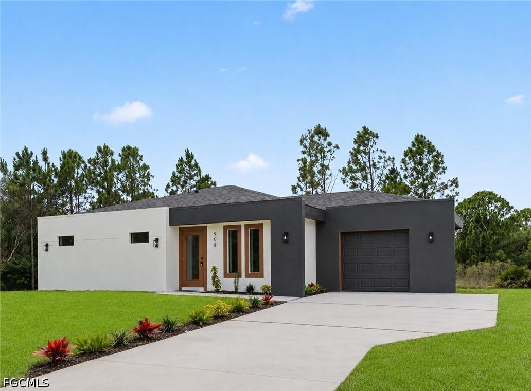 908 Capetown Ave., Lehigh Acres, FL 33974