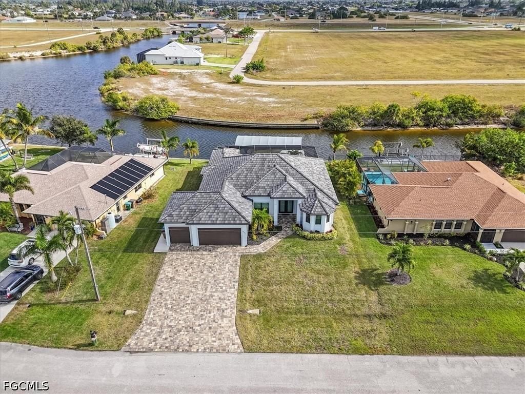901 NW 33rd Pl., Cape Coral, FL 33993
