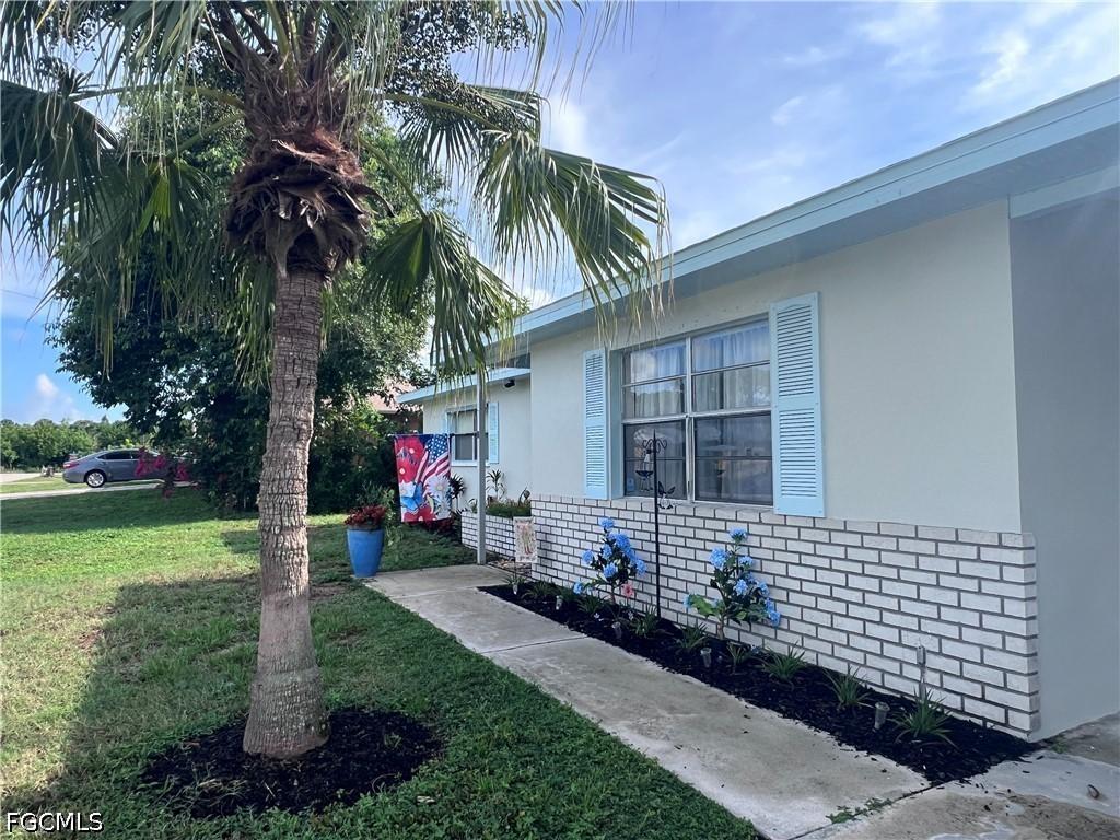 17 Illinois Rd., Lehigh Acres, FL 33936