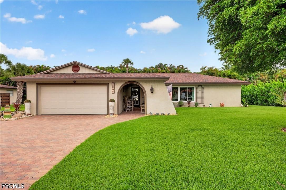 833 N Town And River Dr., Fort Myers, FL 33919