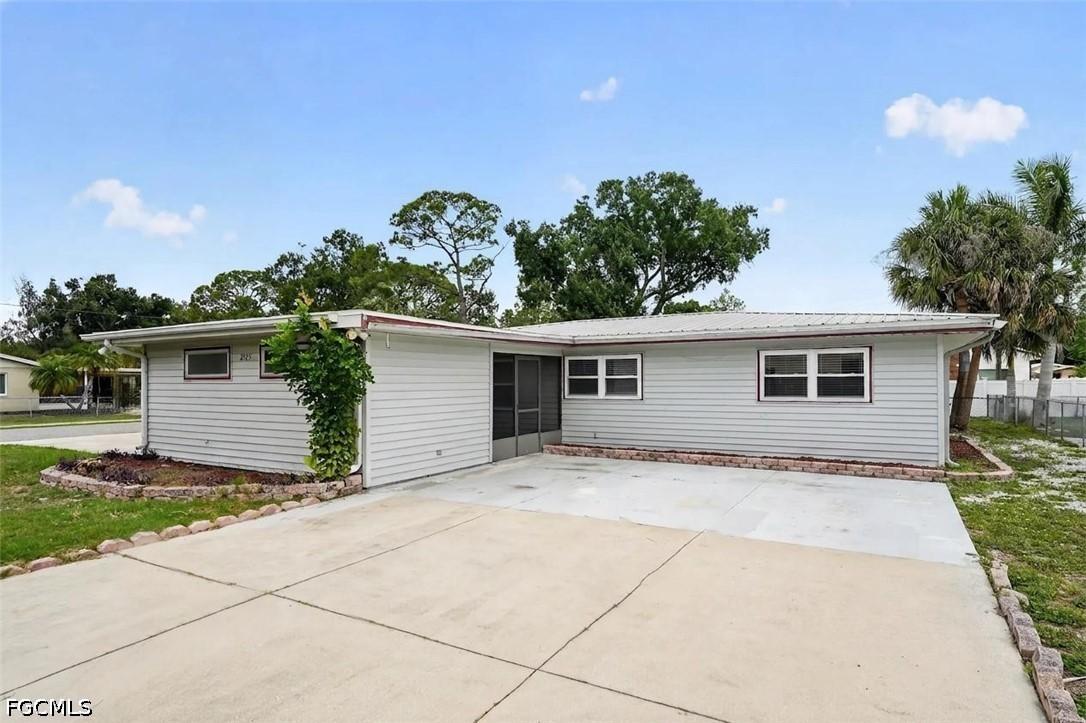 2505 Wood St., Sarasota, FL 34237