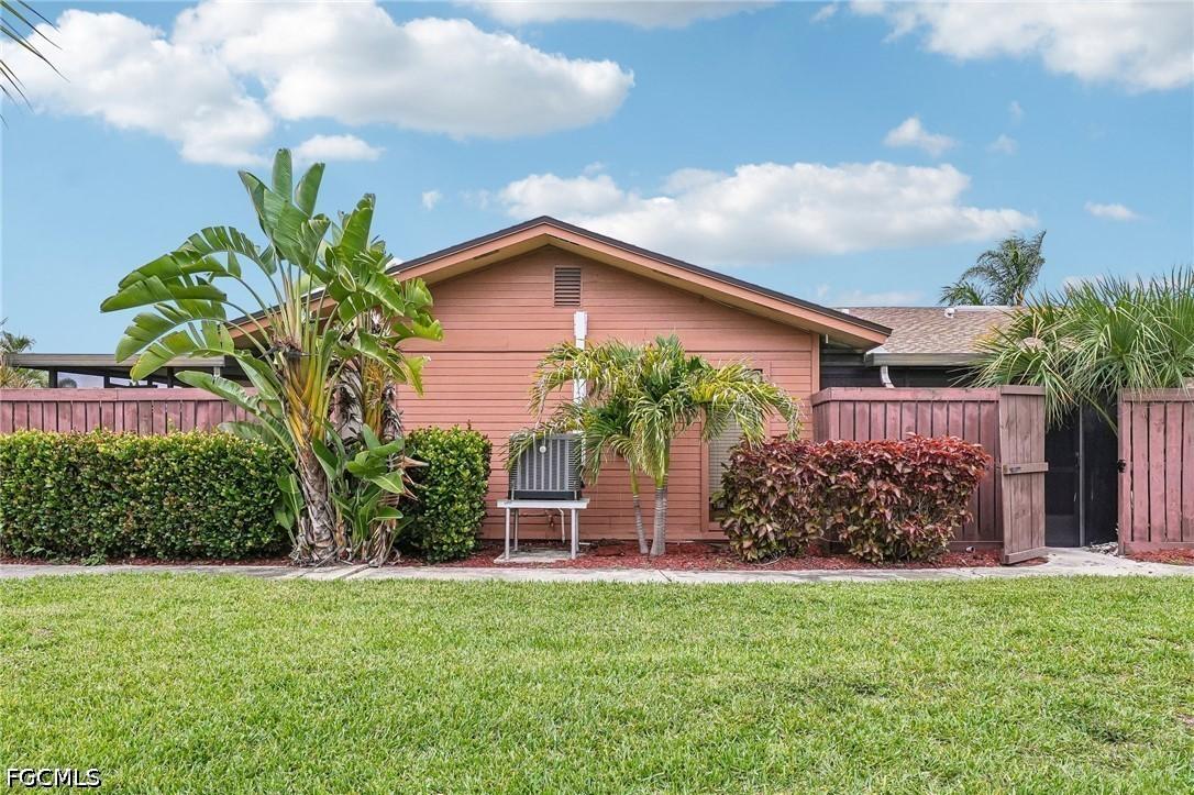 17327 Birchwood Ln., Fort Myers, FL 33908